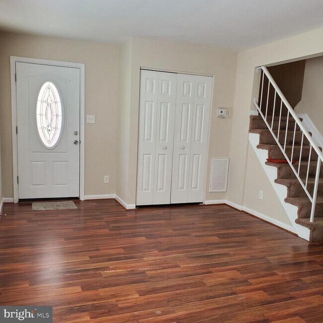 Building Photo - 800 Larkspur Ct