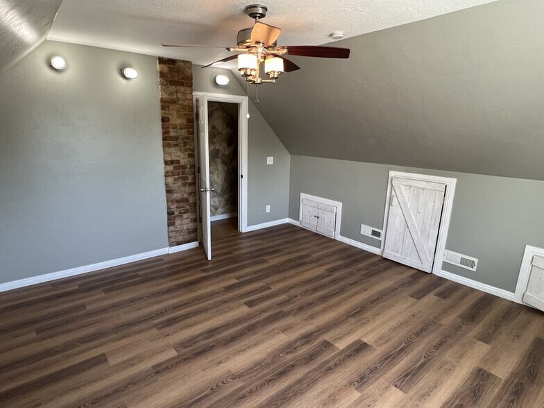 Building Photo - 2762 Liberty Ave