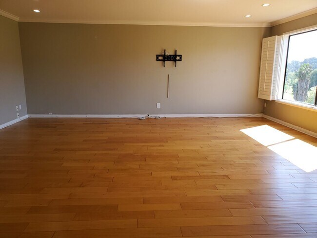 Building Photo - 6780 Mission Gorge Rd