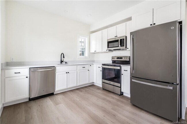 Primary Photo - 202 Hooker Ave