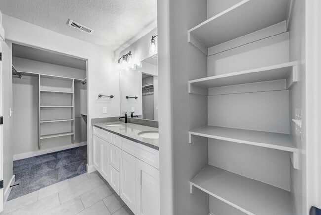 Building Photo - 13893 Little Rdg Ln