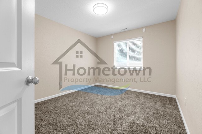 Building Photo - 3 Bedroom 3 Bathroom Home with Attached Ga...