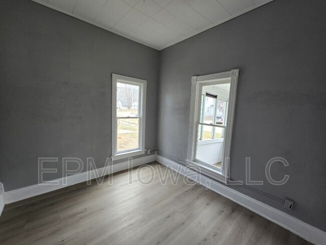 Building Photo - 714 W 1st St