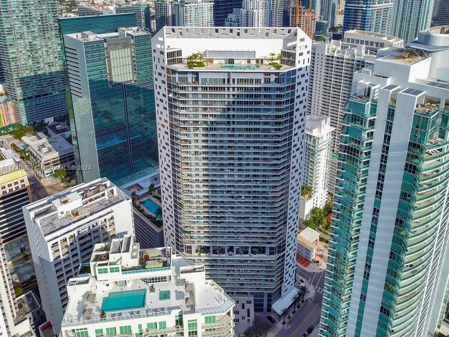 Building Photo - 1300 Brickell Bay Dr