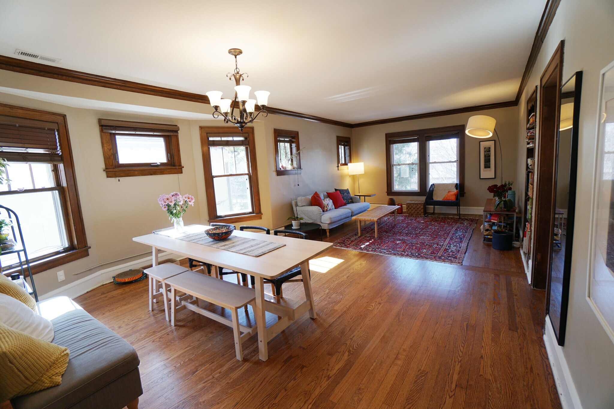 Bright, spacious Living/Dining room - 2519 Ashland Ave