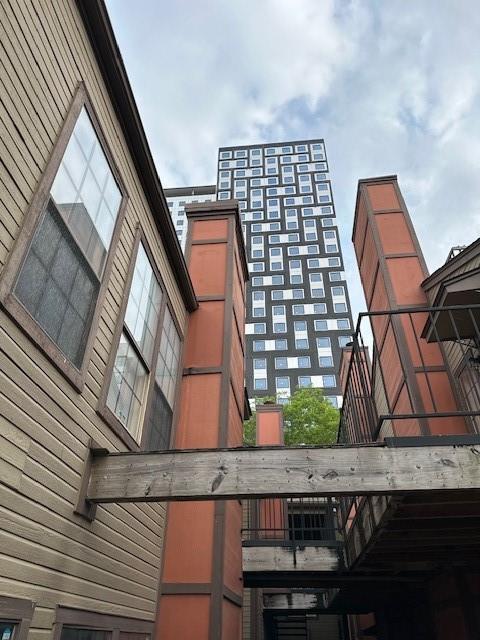 Building Photo - 706 W 24th St