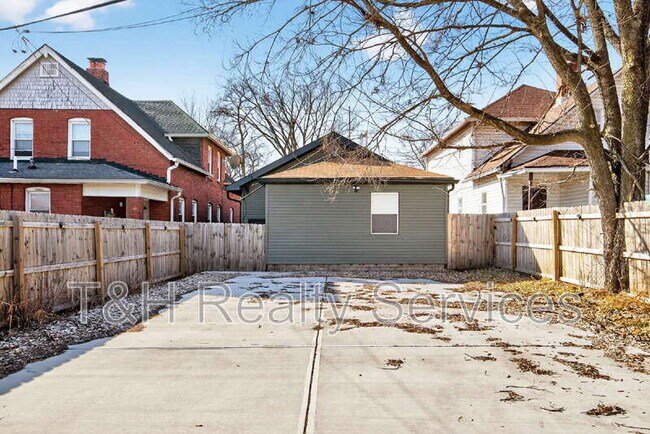 Building Photo - 1831 Olive St