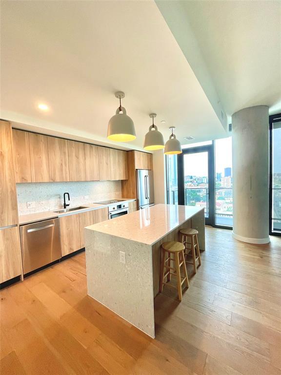 Building Photo - 84 East Ave