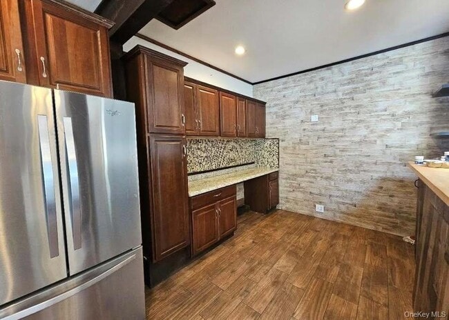 Building Photo - 143 N Summit Ave