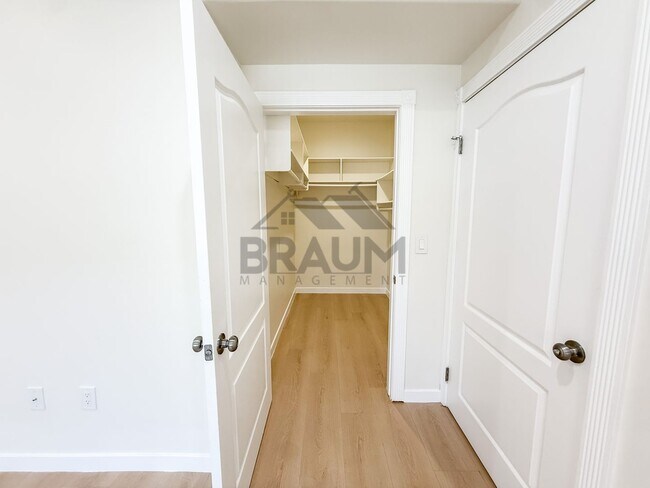 Building Photo - 10849 Fruitland Dr