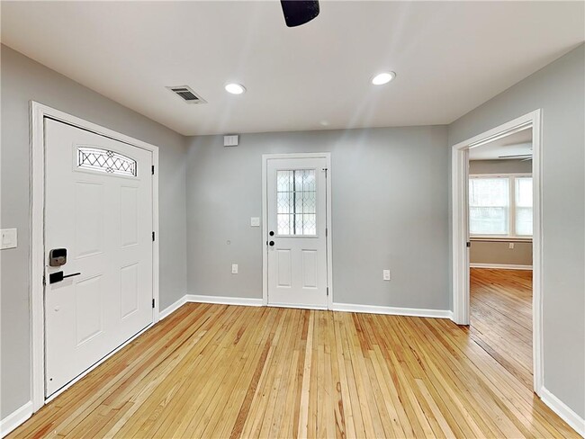 Building Photo - 1770 Springview Rd NW