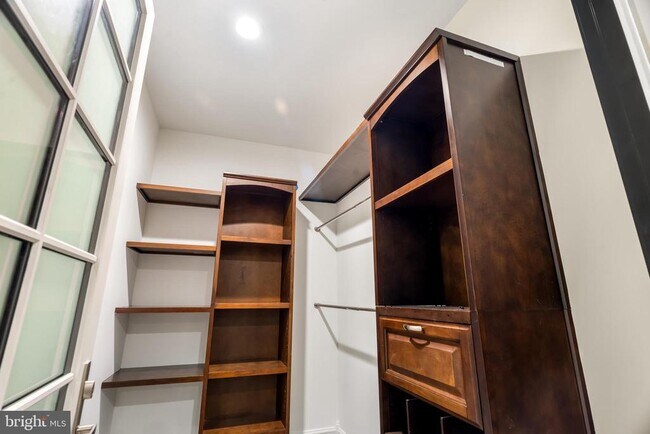 Building Photo - 1065 Northfalls Ct