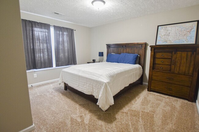 Building Photo - Pet Friendly Four Bedroom with Basement in...