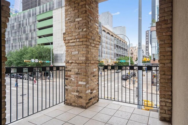 Building Photo - 411 Brazos St