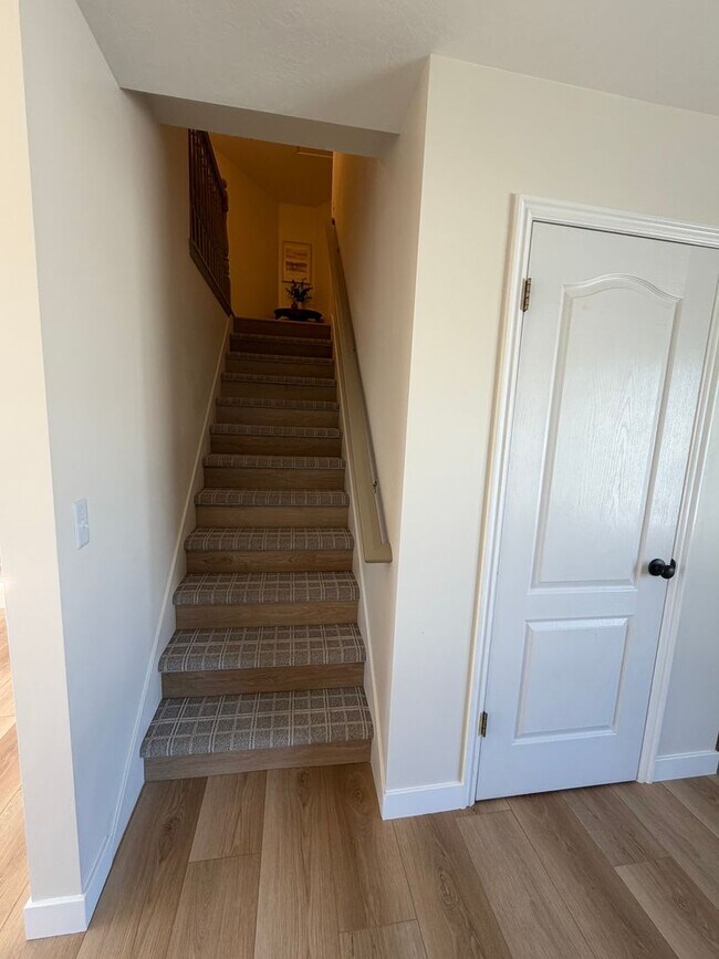 Building Photo - GORGEOUS SPACOUS HOMESTEAD!!!