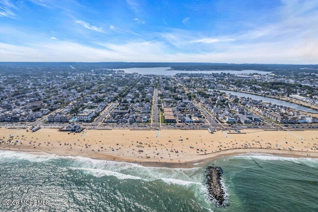 Building Photo - 120 10th Ave