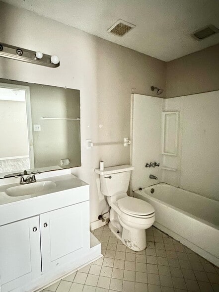 Building Photo - 2067 Goldbrier Ln