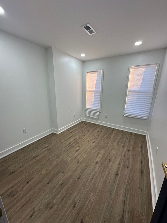 Building Photo - Newly renovated 2 bedroom apartment, Second floor. Section 8 approved