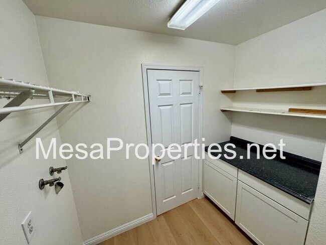 Building Photo - 6695 Goldy St