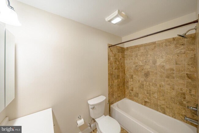 Building Photo - 340 W Gay St