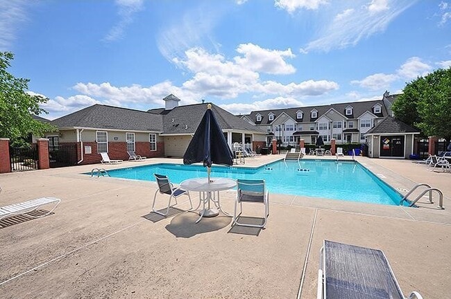 Building Photo - 208 Blossom Cir