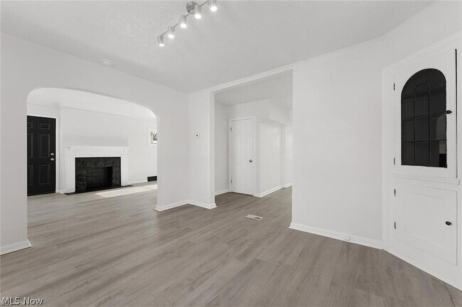 Building Photo - 3406 Henderson Rd