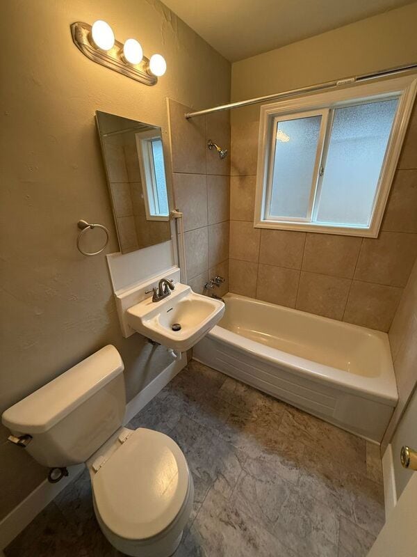 Building Photo - 1566 Bellevue St SE