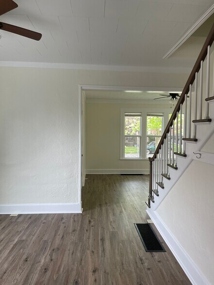 Building Photo - 26 Hoffman Ave