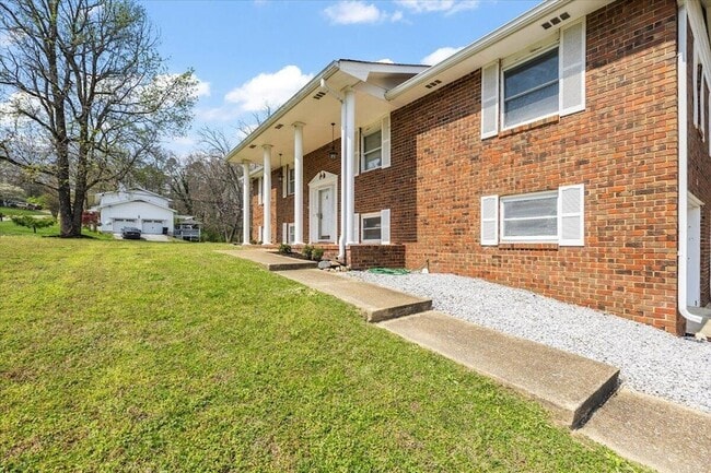 Building Photo - 9121 Potomac Dr