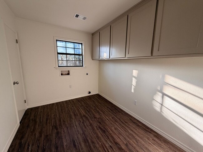 Building Photo - Welcome to this charming 4-bedroom, 2-bathroom home located in the scenic outskirts of Dover, AR.