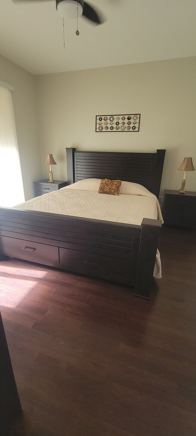 Building Photo - 1064 N Tamiami Trl