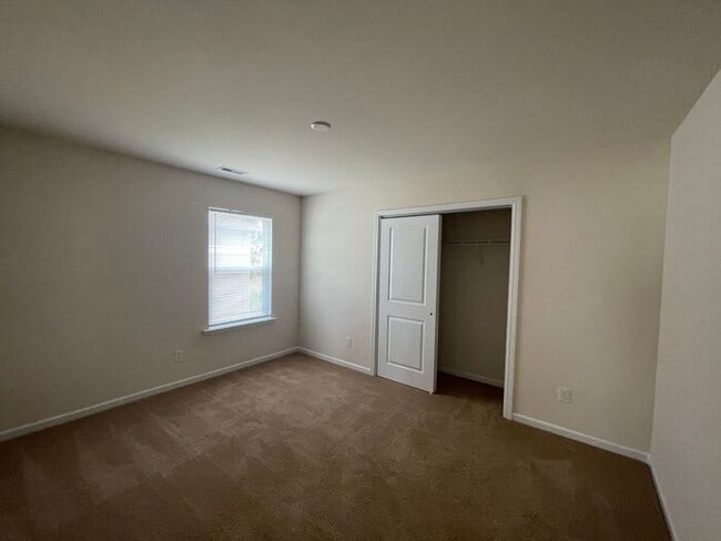 Building Photo - 4BR/3BA Home with Bedroom and Full Bath Downstairs Now Available In South Charlotte!