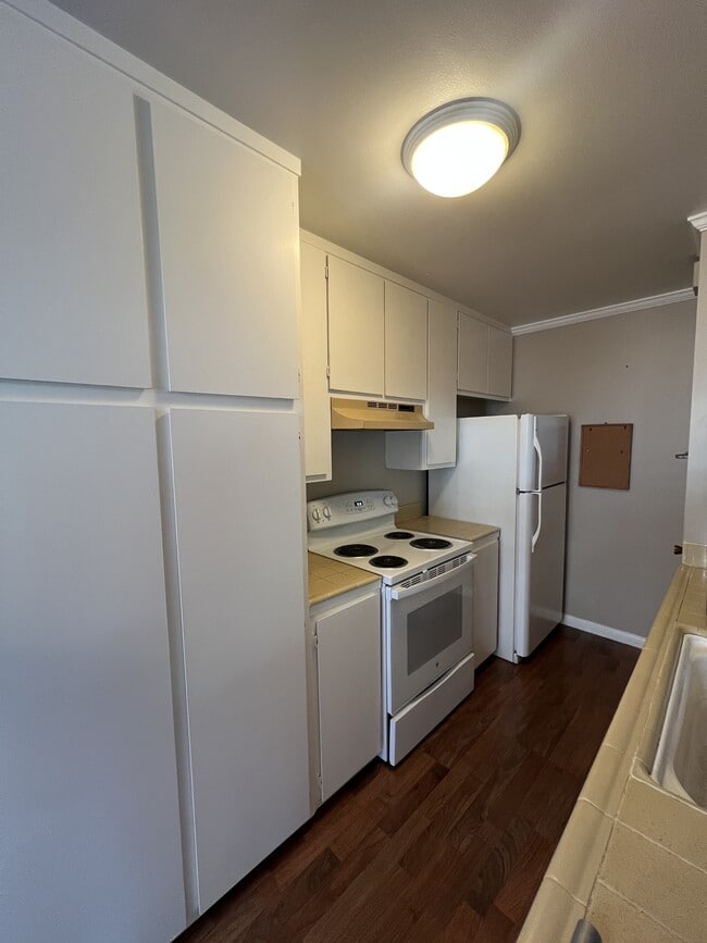 Building Photo - 1350 Ruby Ct