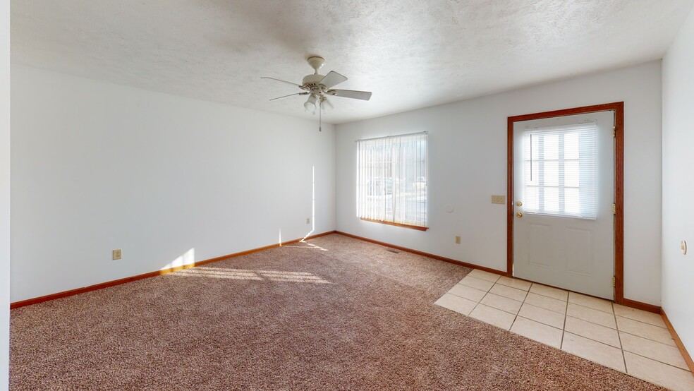 Living room - 1403 Jack Pine Dr