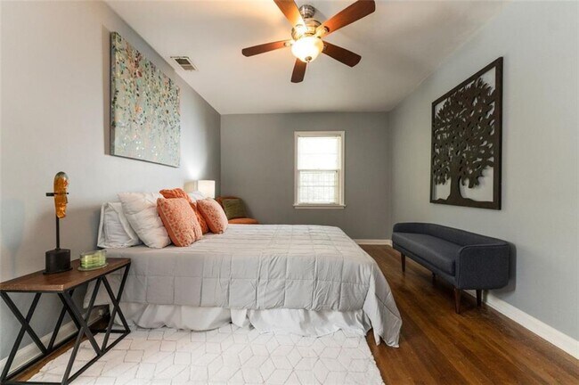 Building Photo - 547 Westmeath Dr SW