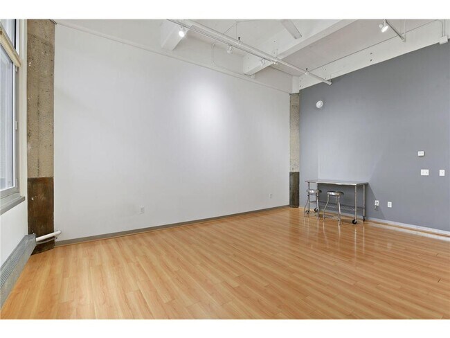 Building Photo - 700 N Washington Ave