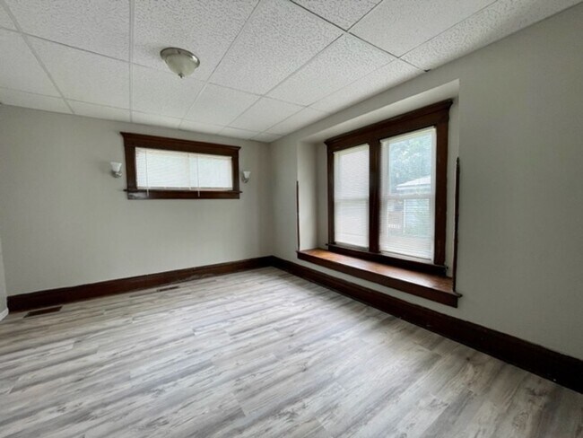 Building Photo - rh420