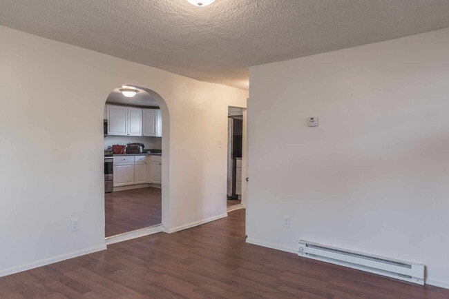 Building Photo - UPDATED 2 Bedrm  1Bath Home - Granite, Stainless Steel Appliances