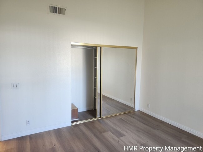 Building Photo - Spacious & Convenient 3-Bedroom Townhouse