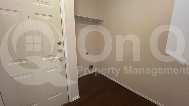 Building Photo - 3003 Elderberry Dr