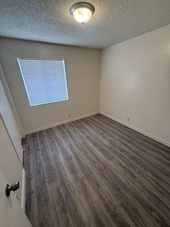 Building Photo - 3012 Catalina Dr