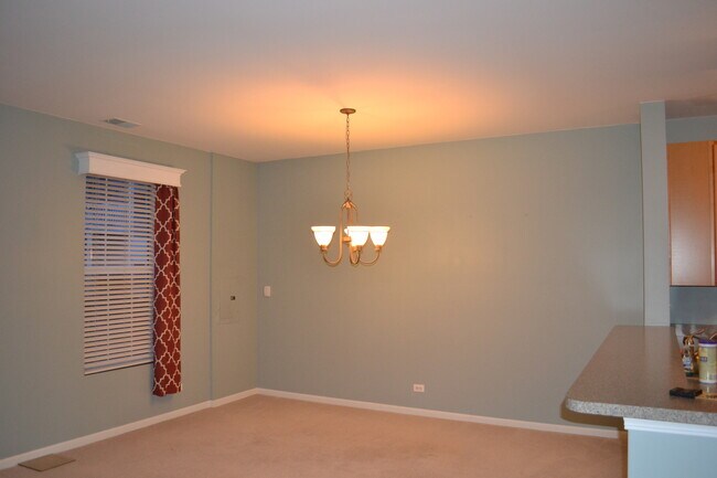 Building Photo - 161 Springbrook Trail S