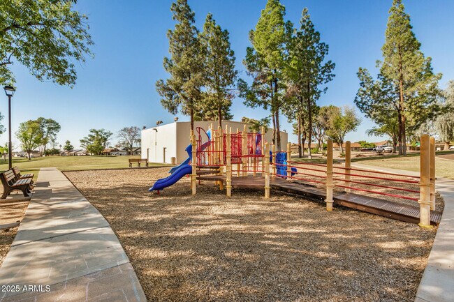 Building Photo - 5136 E Evergreen St