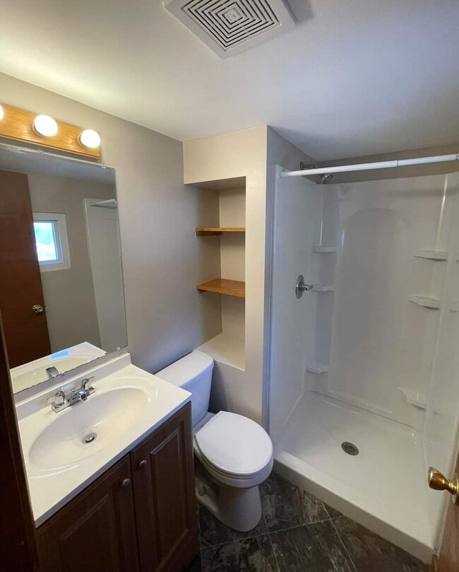 Building Photo - Beautiful newly remodeled 2 bed - 2 full baths!!!