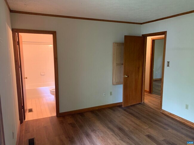 Building Photo - 103 Cloverhill Ct