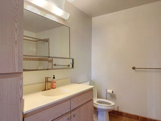 Building Photo - Kulana Knolls 1 bedroom townhome with TWO parking