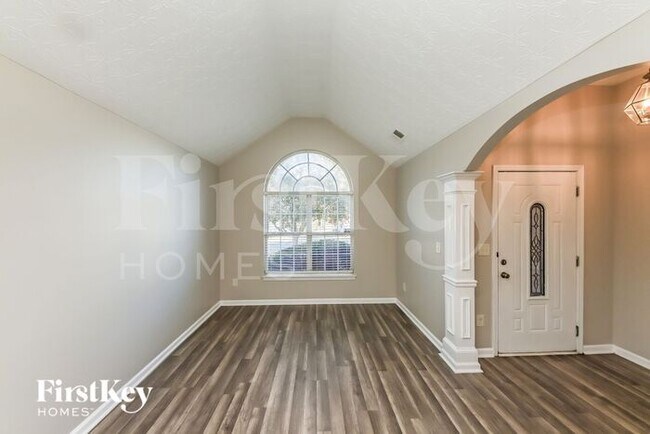 Building Photo - 419 Lake Ridge Ln