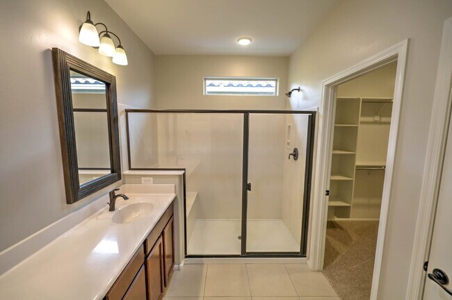 Building Photo - 4 Bedroom with new carpet and new interior paint in Saguaro Trails!