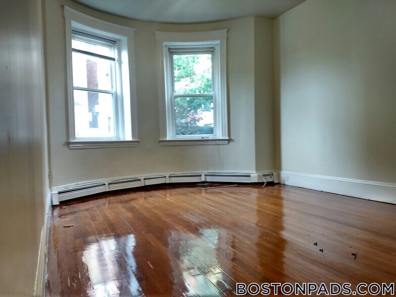 Building Photo - 208 Winthrop Rd
