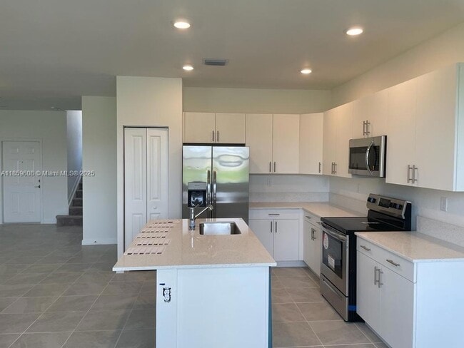 Building Photo - 10007 SW 231st Ln